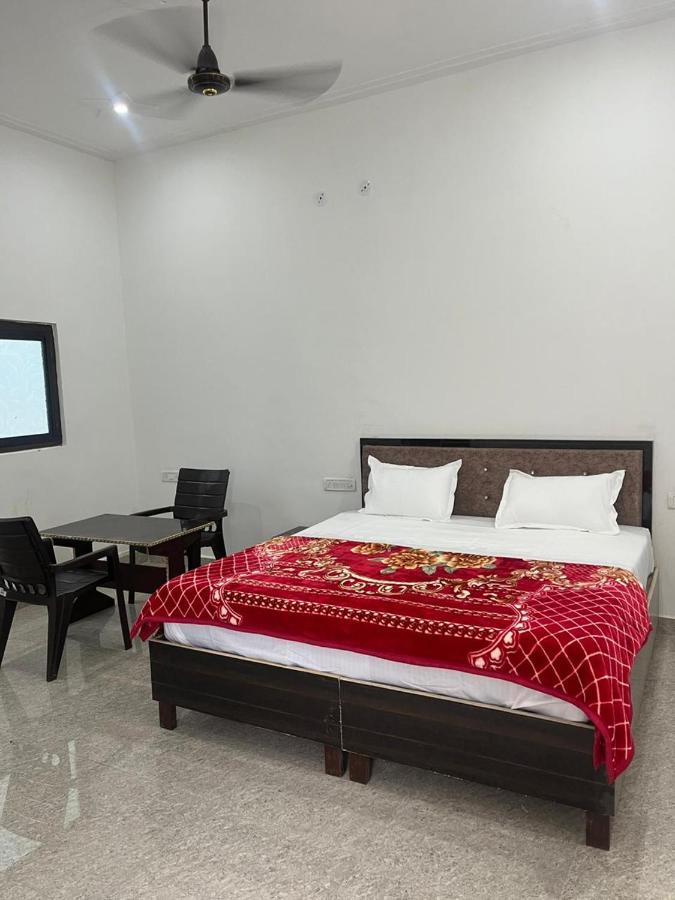 Indiana Home Stay Кгаджураго Екстер'єр фото